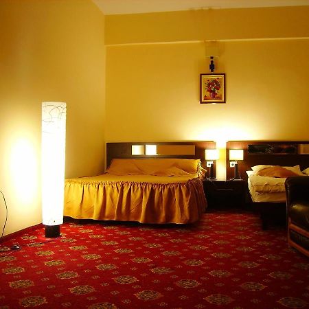 Hotel Magic Gt Trivale ピテシュティ エクステリア 写真