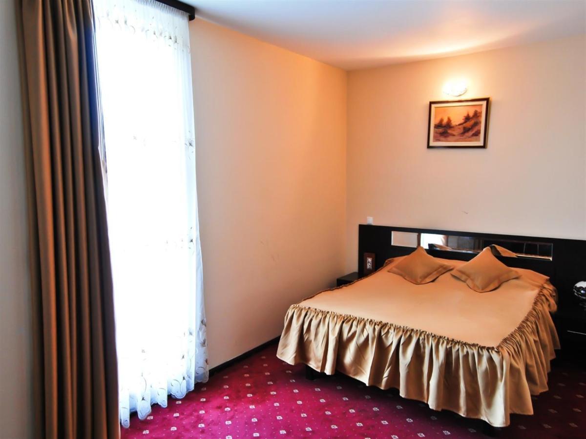 Hotel Magic Gt Trivale ピテシュティ エクステリア 写真