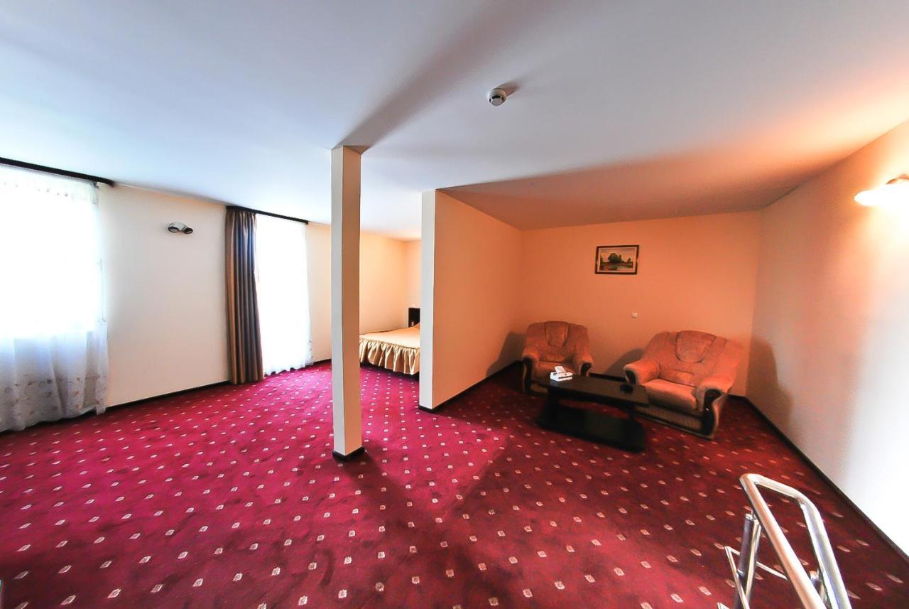 Hotel Magic Gt Trivale ピテシュティ エクステリア 写真