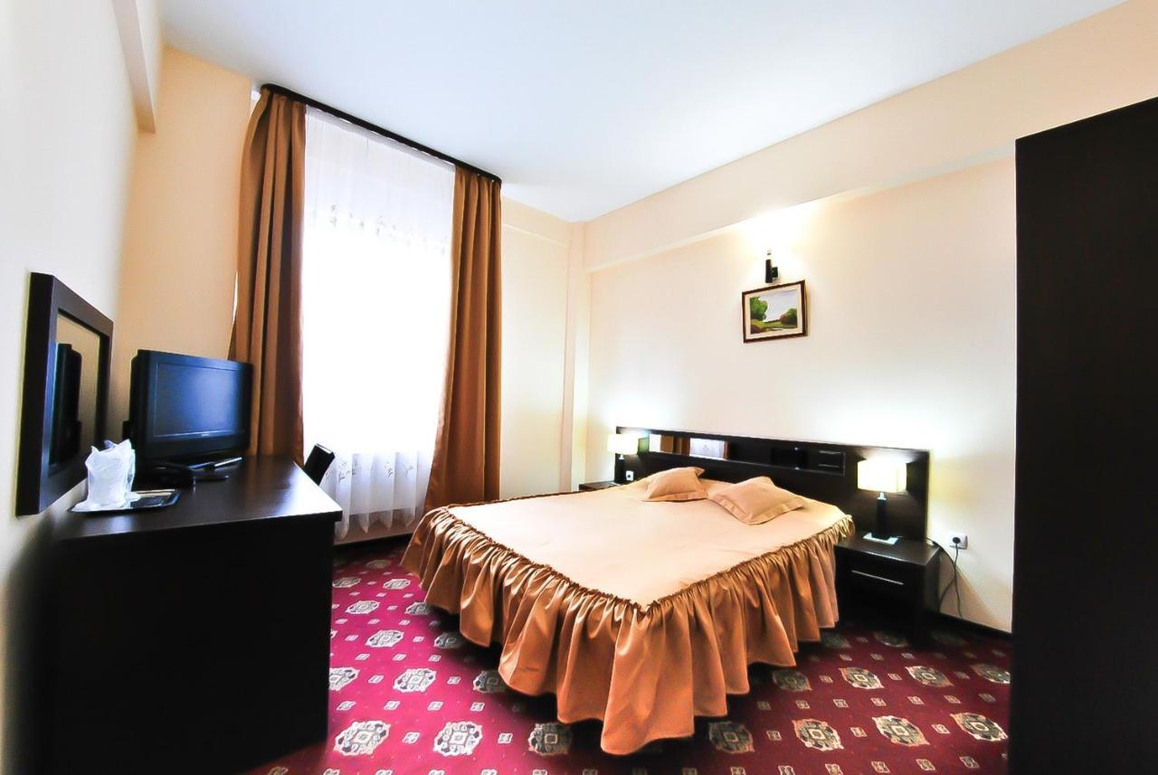 Hotel Magic Gt Trivale ピテシュティ エクステリア 写真