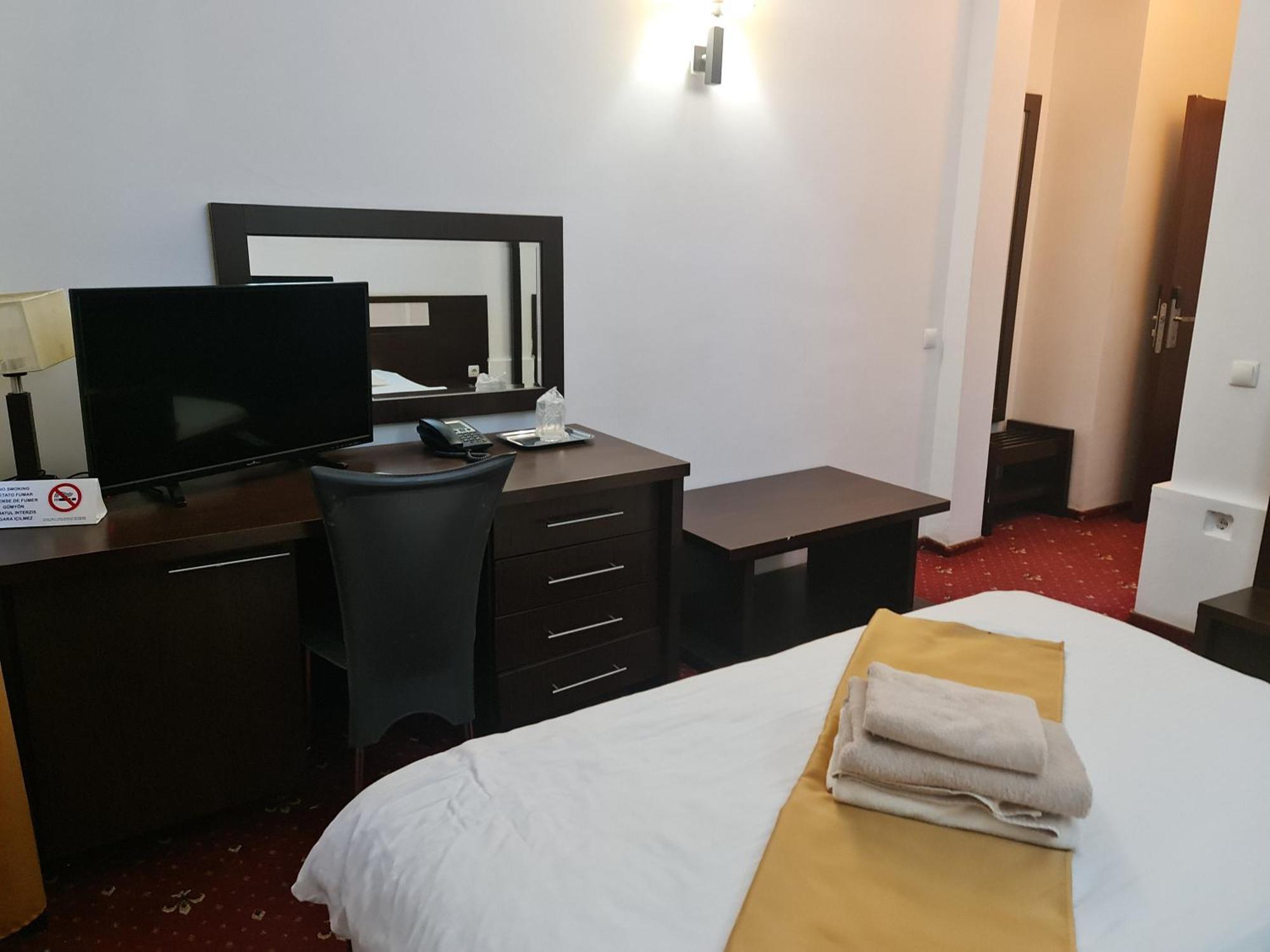 Hotel Magic Gt Trivale ピテシュティ エクステリア 写真
