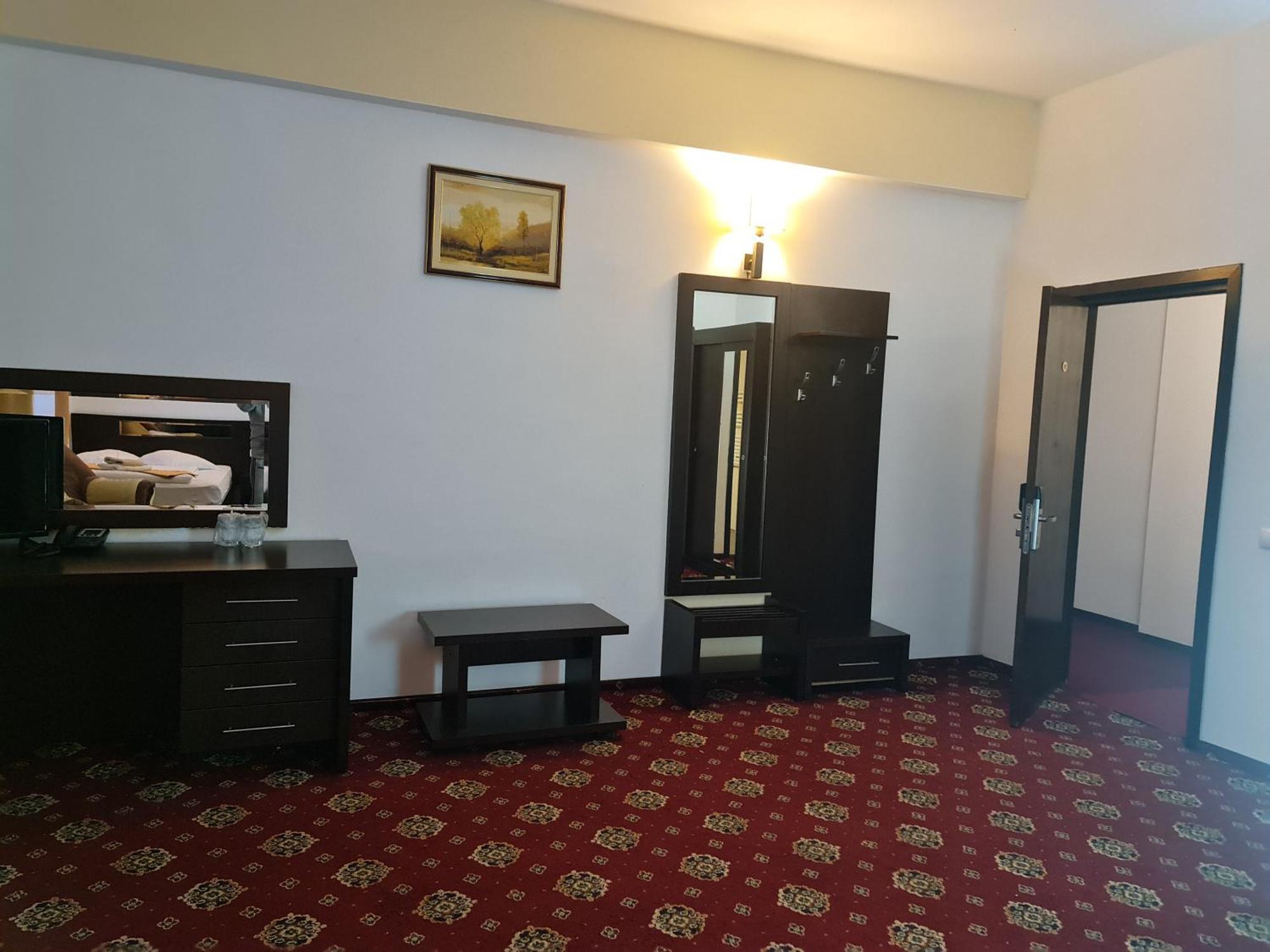 Hotel Magic Gt Trivale ピテシュティ エクステリア 写真
