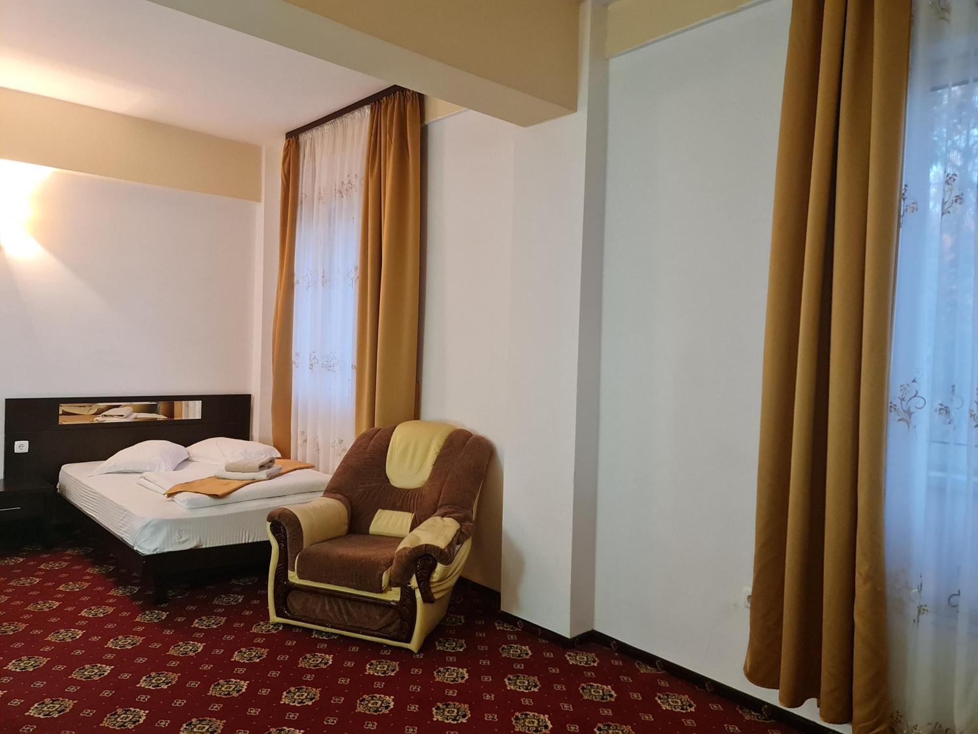 Hotel Magic Gt Trivale ピテシュティ エクステリア 写真