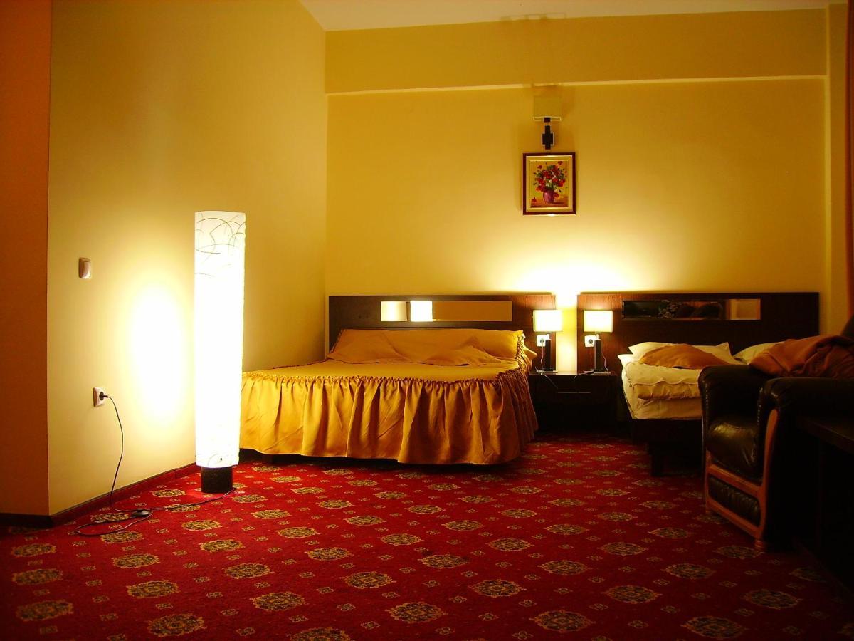 Hotel Magic Gt Trivale ピテシュティ エクステリア 写真